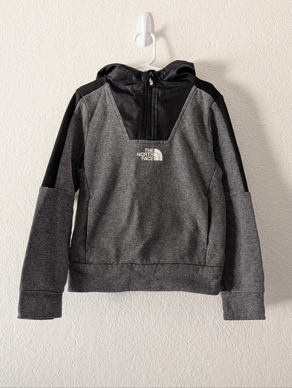 The North Face Kids Pullover Hooded Sweatshirt Gray/Black Boys Size S (6/7)
